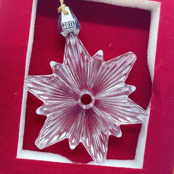 Marquis by Waterford Snowflake Lead Crystal Annual 2011 Ornament in Box - Picture 2 of 6